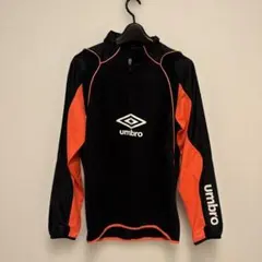 美品！umbro ハーフジップピステSサイズ 黒/オレンジ