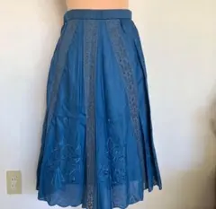青色レース装飾花柄刺繍スカート