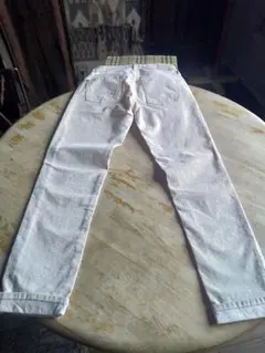 AGの、オフホワイトパンツ、微細畝入り綿布地、Mサイズ