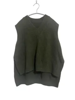 オリーブグリーン Vネック ニットベスト