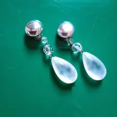 イヤリング　ガラス風　ビーズ シルバーボール