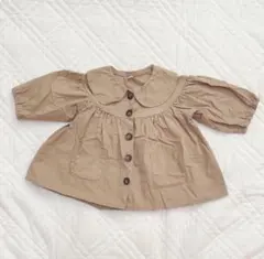 バースデイ　ベージュ ボタン付き ワンピース 80