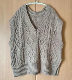 Discoat Vネック ニットベスト ケーブル編み ベージュ