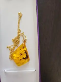 特産 本鼈甲張 花柄ネックレス 未使用保管品 ゴールドカラーのサムネイル