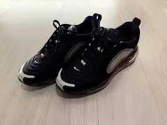 スニーカー