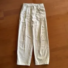 週末値下げ　UNIQLO U ホワイト　デニムタックパンツ 25サイズ　可愛い