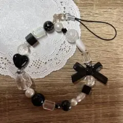 モノトーン✖︎異素材ビーズのハンドメイド携帯ストラップ