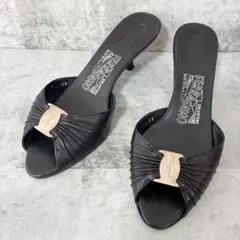 Ferragamo ブラック レザー ミュール 23cm ロゴ　プレート