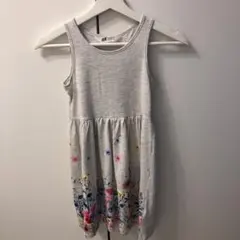 未使用 H&M キッズワンピース 花&ちょうちょ サイズEUR122/128