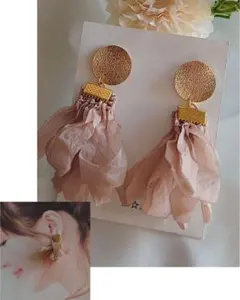 ピンクリボンタッセルピアス