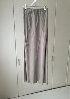 NOBLE ノーブル キュプラサテンナローAラインスカート　グレー　グレージュ