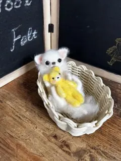 alice... 羊毛フェルト　ハンドメイド　舌出しお座り　ホワイトチワワ alice 羊毛フェルト ハンドメイド 舌出しお座り ホワイトチワワ
