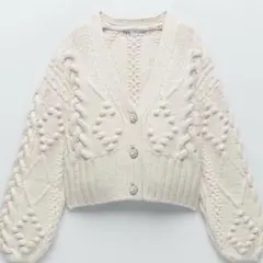 新品未使用　ZARA ビジューボタンニットカーディガン Sサイズ エクリュ