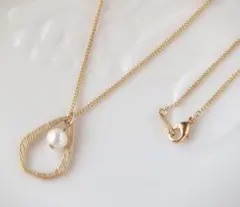 ミニパール×ドロップフープのロングネックレス