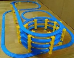 プラレール ４段　こだわりの坂道を登って降りるグルグル無限レイアウト コース