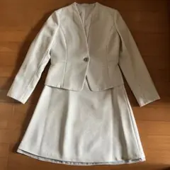 ライトグレー ジャケットとスカートのセット