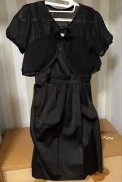ブラックビジュー付きパーティードレス　ボレロ付き