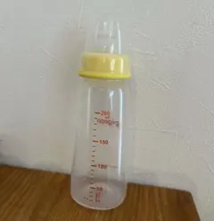 Pigeon 哺乳瓶 200ml プラスチック　スリムタイプ