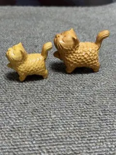 木彫り猫 置物 2体セット 親子猫 木製オブジェ ハンドメイド風
