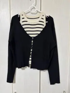 ブラックカーディガンとストライプタンクトップセット