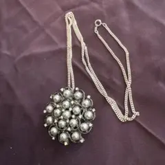 パール風ブローチ付きネックレス（ヴィンテージアクセサリー）