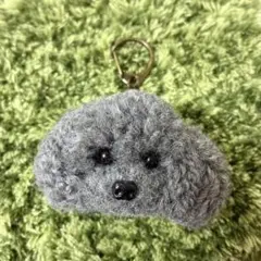 ＊うるうるトイプードル　毛糸キーホルダー＊ぬいぐるみマスコット　グレー　灰色