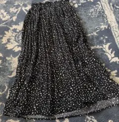 黒と白のドット柄ロングスカート