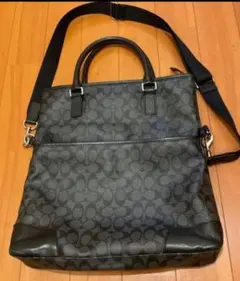 美品　COACH二つ折り シグネチャー柄 2WAY トートバッグ
