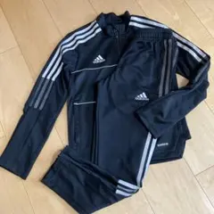 adidas 黒 ジャージセット 130㎝　オシャレ