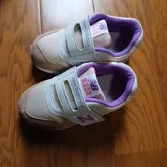 未使用 ニューバランス ベビー用 シューズ 13.5センチ ベージュ パープル