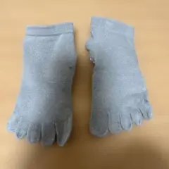 グレー 5本指 ヨガソックス 滑り止め付き