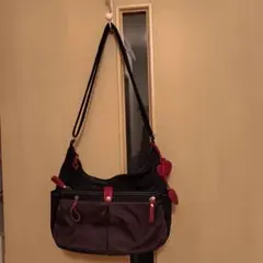 ハート型チャーム付きナイロンショルダーバッグ