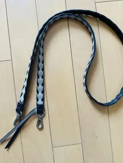 ajew エジュー スマホショルダー　ベージュ&ブラック