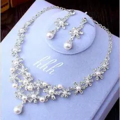 パール2点セット3イヤリング/ピアス・ネックレス　ウェディングアクセサリー結婚式