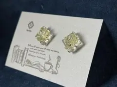 ペリドット 四角 ピアス ハンドメイド 原石 鉱石 天然石