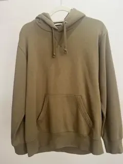 GU カーキ　トレーナー