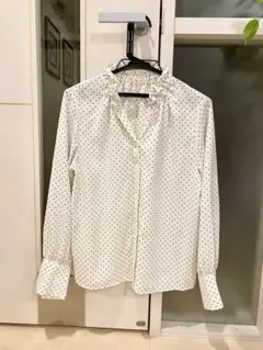 ホワイト・ドット柄・長袖シャツ