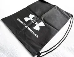 【新品】UNDER ARMOUR ナップサック 不織布 巾着バッグ ブラックのサムネイル