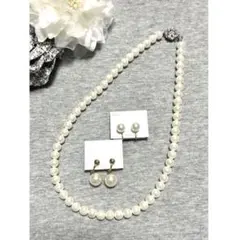 フェイクパールネックレス & イヤリング×2　計３点セット