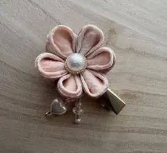 花の形 ヘアクリップ ピンク
