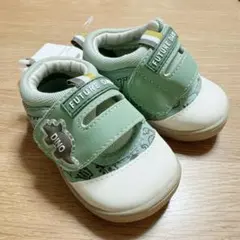 新品未使用　ベビーシューズ　13cm グリーンの恐竜柄