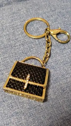 バッグ型 チャーム キーホルダー 黒色 金色