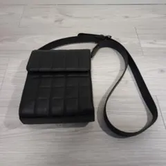 AZUL BY MOUSSY フェイクレザーキルティングショルダーバッグ　黒