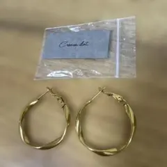 Cream dot. ツイストフープピアス ゴールドカラーのサムネイル