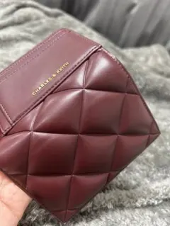 CHARLES & KEITH バーガンディ 二つ折り財布
