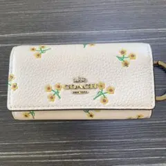 COACH 花柄レザーキーケース