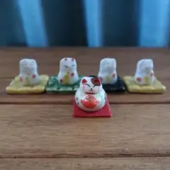 ミニチュアサイズ　猫　陶器製　置物
