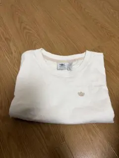アディダスオリジナルス ショート丈 Tシャツ ホワイト