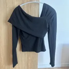 ブラック トップス