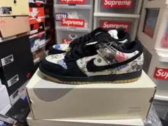 Supreme × Nike SB Dunk 